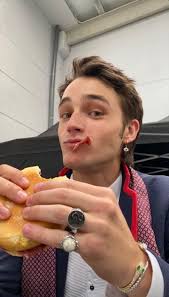 Feliz de poder anunciar que voy a estar en todas estas ciudades compartiendo momentos. First Impressions On This New Character Elitenetflix