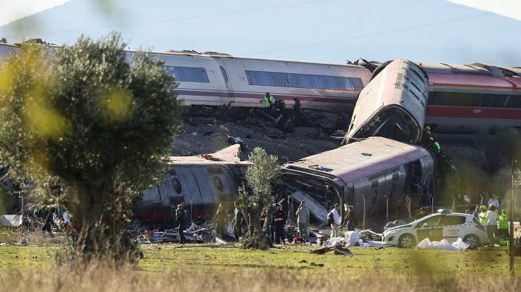Adif y Adif Alta Velocidad (AV) destinarán una inversión de más de 24.000 millones de euros entre 2022 y 2026, dirigida en su mayoría a la mejora y renovación de la red ferroviaria convencional, las cercanías y el tráfico de mercancías - Depositphotos