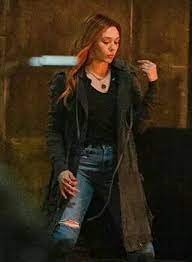 The russo brothers explain why scarlet witch lost her accent for 'infinity war'. Elizabeth Olsen On The Set Of Avengers Infinity War Visit To Grab An Amazing Super Hero Sh Elizabeth Olsen Scarlet Witch Elizabeth Olsen Scarlet Witch Marvel