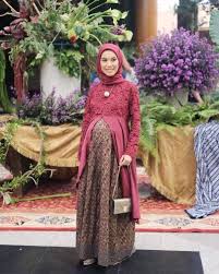 Blus merupakan salah satu item baju wanita pakaian wanita yang sering digunakan perempuan saat bekerja. Ini 5 Gaya Baju Kondangan Untuk Ibu Hamil Yang Kekinian Dan Instagenic