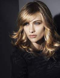 Dans un tout autre style, les cheveux très courts (4 cm de longueur max) se sont aussi fait remarquer en offrant aux mannequins un look boyish à tomber. Le Carre Long Degrade De Franck Provost Coiffures De Saison Nos Idees Pour S Inspirer Elle