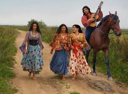 Em mês de comemoração ao dia internacional dos povos romani, dias 17 e 18 de abril teremos duas oficinas maravilhosas de dança cigana! Musica Cigana Home Facebook