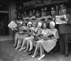 A hidden (illegal) bar that people went to in order to drink w… Flappers Roaring 20s 1920s Photos Roaring 20s 1920s