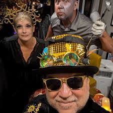 Mike Poke's Instagram, Twitter & Facebook