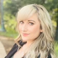 Sara Forbes's Instagram, Twitter & Facebook