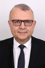 Studiów prawnik transakcyjny i korporacyjny, partner zarządzający i współzałożyciel w 1993 r. Kazimierz Michal Ujazdowski Wikipedia Wolna Encyklopedia
