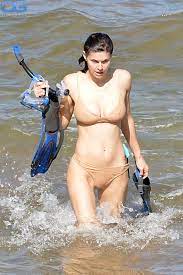 Alexandra Daddario nackt, Nacktbilder, Playboy, Nacktfotos, Fakes, Oben Ohne