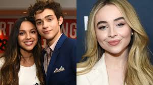 Some fans speculate that olivia rodrigo's song 'drivers license' might be about a different ex. Sabrina Carpenter Parece Responder Olivia Rodrigo Em Sua Nova Musica Skin E Esquenta Polemica Com Ator Da Disney Vem Saber Tudo Hugo Gloss