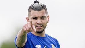 Pudo a ver comenzado en 2018, en las piernas del chucky lozano con la selección mexicana. Chucky Y Tecatito Comienzan Pretemporada Pese A Rumores De Salida Larsavision Tv