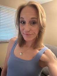 Shannon Hawn's Instagram, Twitter & Facebook