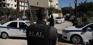 Νέο πρόσωπο εξετάζουν οι αρχές (videο). Glyka Nera Psyxologos Karolain Htan Poly Agaphmeno Zeygari Me Ton Mpamph E8nos