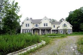 Abandoned Homes Stick Out Like Sore Thumbs In Greenwich Abandoned Houses Abandoned Mansion For Sale Abandoned Mansions