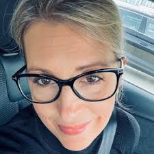 Kirsten Mohr's Instagram, Twitter & Facebook