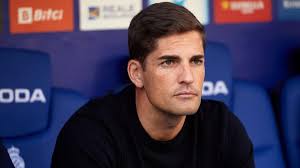 Vuelven a atizar a Robert Moreno: Surrealista rueda de prensa con una  actitud muy antipática