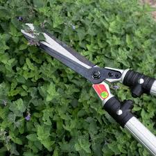 Long Handled Hedge Trimmers And Pruning Shears 23 5a 60 Cm With Moulded Handgrips And Very Sharp 7a 18 Cm Blade Lightw Hedge Trimmers Hedges Pruning Shears