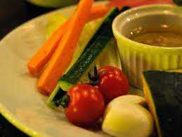 La bagna cauda è una ricetta storica del piemonte, un intingolo saporito, dal gusto intenso e sapidissimo, apparentemente semplice, ma che va assolutamente preparato secondo la tradizione, perché sia perfetto. Bagna Cauda La Salsa Piemontese Regina Della Convivialita Itvercelli