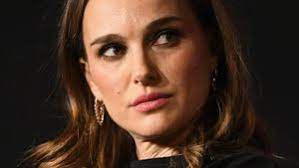 Der agent von natalie portman, der im laufe des tages zu diesem gerücht kontaktiert wurde, soll eine klare antwort gemieden haben. Nicht Schwanger Natalie Portman Sauer Wegen Spekulationen Promiflash De