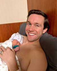 Last photos from the hospital with our Scarlett girl! ❤️ The last few days  feel like they happened so fast! It's crazy that she's already here and how  our family finally feels