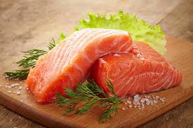 Salmon allergy in cats occurs when cats consume this popular fish, either alone or within a variety of foods and treats, and then suffer an allergic salmon allergy occurs when a cat's immune system reacts to this type of fish and attacks the proteins found within the fish, thus causing a reaction. Can Cats Eat Salmon 3 Types Of Salmon Is It Best