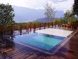 La funzione principale di queste coperture è quella di ridurre la perdita di calore sulla superficie dell'acqua. Interrato Per Sfioro