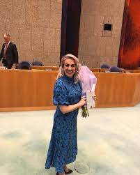 Volt schorst kamerlid nilüfer gündogan wegens meldingen over grensoverschrijdend gedrag. Nilufer Gundogan