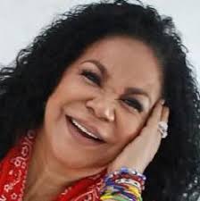 Artistas que comienzan con la letra E