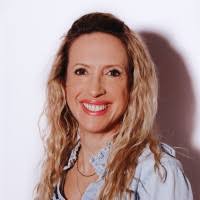 Lucy Amos's Instagram, Twitter & Facebook