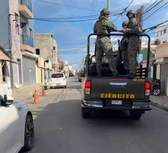 🚨 ÚLTIMA HORA | SAN FRANCISCO DE MACORÍS En estos momentos, unidades del Ejército de la República Dominicana llegan a San Francisco de Macorís, ante el llamado a huelga convocado para mañana
