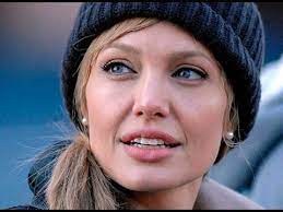 أنجلينا جولي نجمة هوليويد تصارع الموت من أجل اللاجئين آخر الأسبوع face outline female actresses youtube