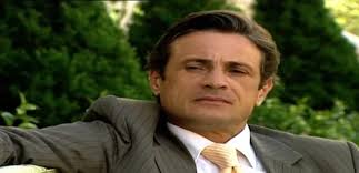 بالصورة: رنا الأبيض مع ابنها الشاب وزوجها تركها حامل