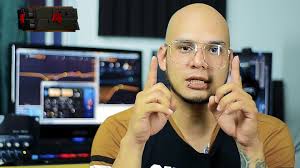 Documental sobre rap. Entrevista a más de 80 artistas importantes. Este  documental explora la historia de la cultura hip hop, cómo evolucionó el  rap para convertirse en una gran voz cultural y