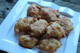 Jemput bilis atau juga dikenali sebagai cucur bilis, secara asasnya merupakan gandum yang digoreng dalam minyak. Cucur Ikan Bilis Yang Rangup Azie Kitchen
