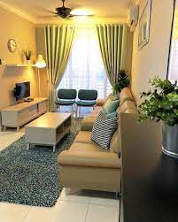 Dekorasi rumah teres setingkat berkeluasan 22×70 sqft ini berkonsepkan minimalis yang mana tidak terlalu sarat dengan perabot dan hiasan dinding. Mari Lihat Pelbagai Gambaran Untuk Cara Untuk Susun Atur Menarik Ruang Tamu Rumah Teres 1 Tingkat Deko Rumah