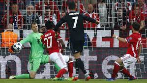 Bayern munich received a blow before kickoff of their champions league. Neuer S Three Saves Keep Bayern Munich Alive Marca In English