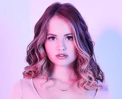 A bullied teenager turns to beauty pageants as a way to exact her revenge, with the help of a disgraced coach who soon realizes he's in over his head. Netflix S Insatiable Meet The Cast Popbuzz