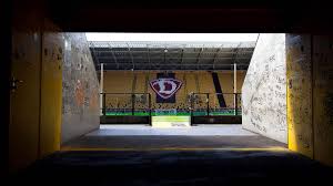 Sie ist mit über 22.000 mitgliedern der größte verein in der ehemaligen ddr. Dynamo Dresden Wegen Corona Fallen Doch In Quarantane