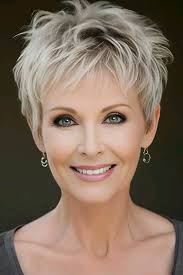 Who does great short haircuts for ladies in Erath County?
