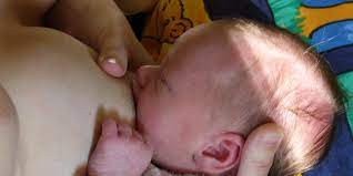 Sieh Hier Wie Du Die Brust Tief In Den Babymund Bekommst Stillkinder De