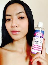 Castor oil is also a good lubricant that can be used as a soothing emollient to treat conditions like dry skin, dermatitis, sunburn, and open sores among others. Benefits And Uses Of Castor Oil For Skin Hair And Health Stylish Walks