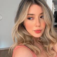 Nadia Escobar (@Nadiahes)