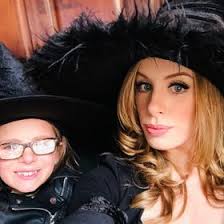 Lori Salerno (LoriFreakingSalerno)