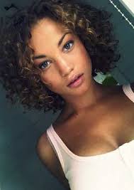 Cute Bob Hairstyles For Black Women Jpg 500 706 Pixels Coiffures Courtes Cheveux Boucles Coupe De Cheveux Idees De Coupe De Cheveux