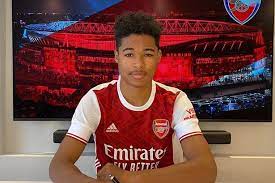 Arsenal football club is a professional football club based in islington, london, england. Manchester United Defender Signs For Arsenal Fc Manchester Evening News