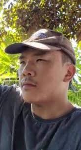 Beställ en personlig video från Hoey Farmer