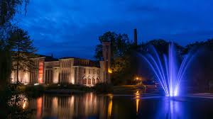 Bunte Lichtinstallation Am Amtsteich Cottbus Http Bit Ly 1swzmcu Lichtinstallation Lichtdesign Lichtkunst