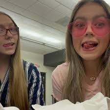 Emily Hawthorne's Instagram, Twitter & Facebook