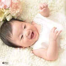 赤ちゃんはいろんな表情を見せてくれます 一瞬の姿もきちんと逃しませんよ 茨城県水戸市千波湖近くにある 隠れ家photoスタジオpicです 撮影料金39800円 １日３組限定 ２時間完全貸切 １００カ 子供写真 マタニティ