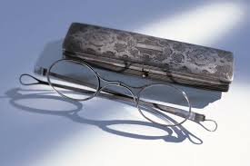 Das merkt man dann daran, dass man beim lesen die buchstaben nicht mehr gut erkennen kann. Die Geschichte Der Brille