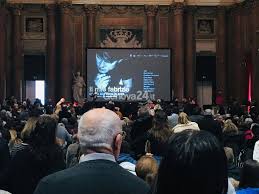 André felippe di mauro (rio de janeiro, 27 de outubro de 1964) é um ator, diretor, produtor, escritor e roteirista brasileiro. Folla All Evento Per Il Ventennale Della Scomparsa Di De Andre A Palazzo Ducale Genova24 It