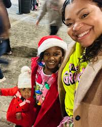 AboutLastNight...Annual Tree Lighting! What a great kickoff to the holiday  season! ❤️🎄 I love our little family traditions 🥰. This was our 4th year  in a row attending this event, and we